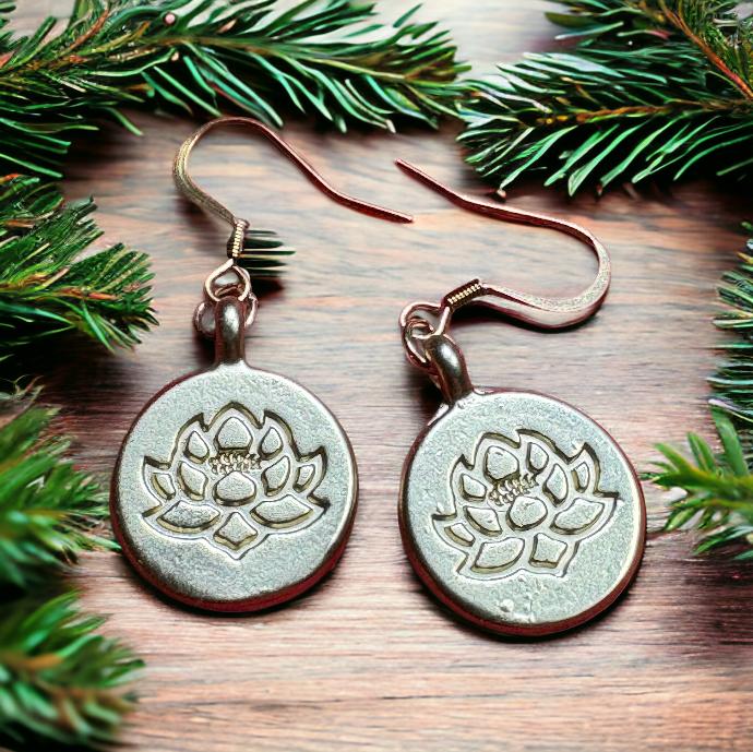 BOUCLES D OREILLES DORE LOTUS